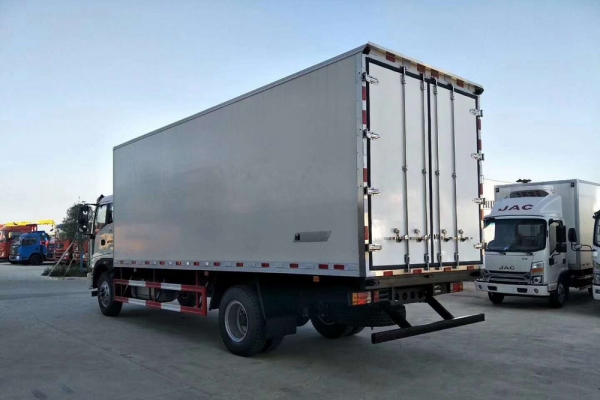 福田瑞沃6.8米冷藏车