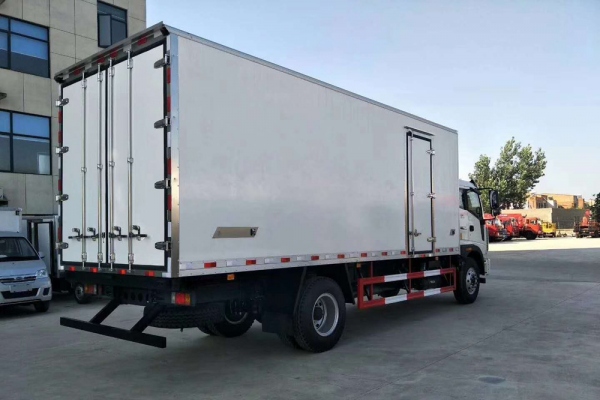 福田瑞沃6.8米冷藏车