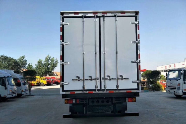 福田瑞沃6.8米冷藏车