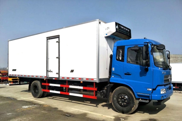 东风天锦7.4米冷藏车