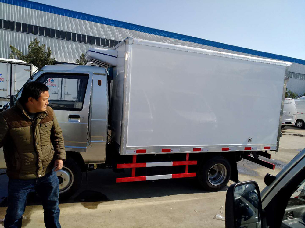 福田驭菱2.9米后双轮冷藏车