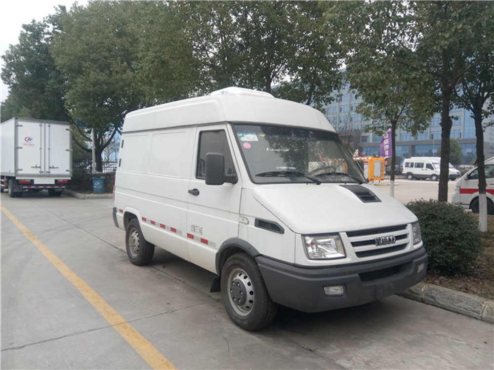 依维柯柴油面包冷藏车