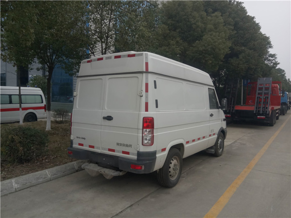 依维柯柴油面包冷藏车