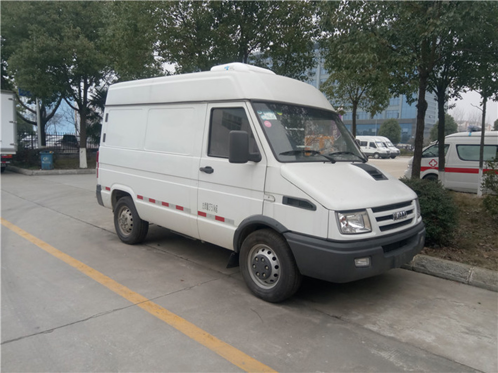 依维柯柴油面包冷藏车
