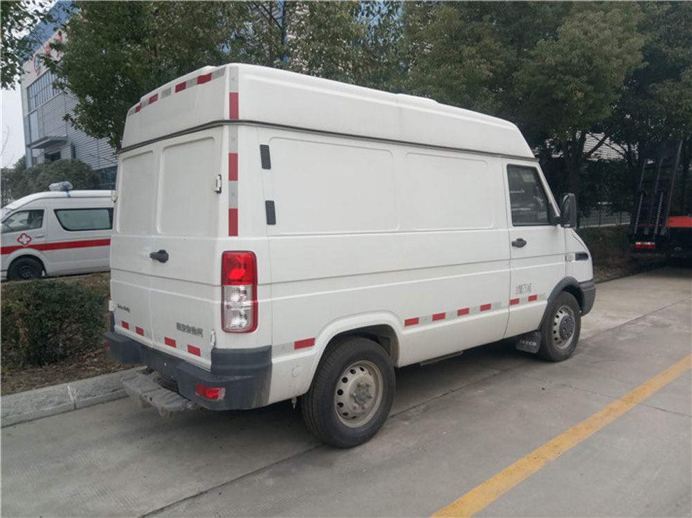 依维柯柴油面包冷藏车