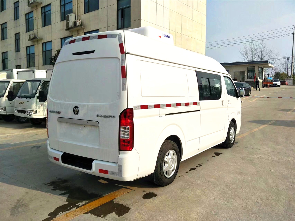 福田G7双排5座面包式冷藏车