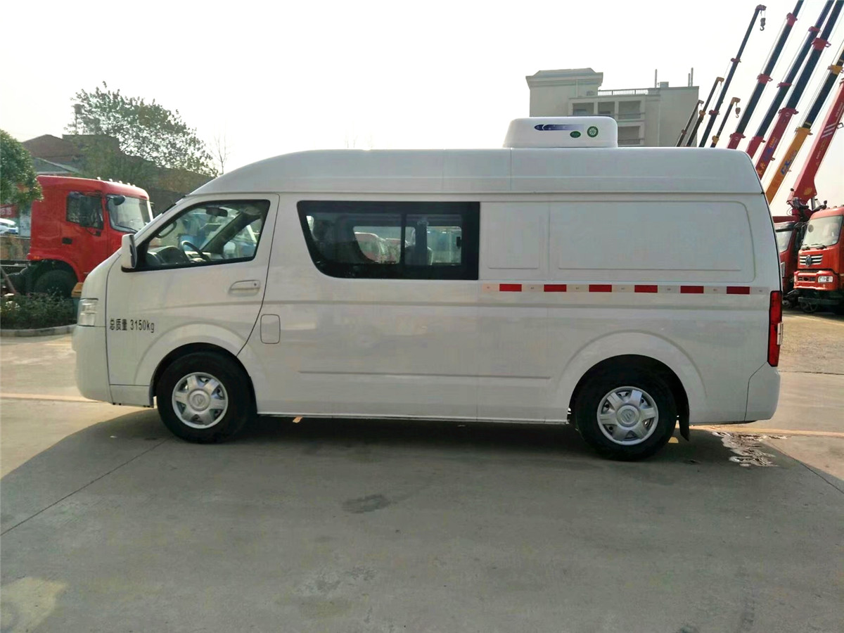 福田G7双排5座面包式冷藏车