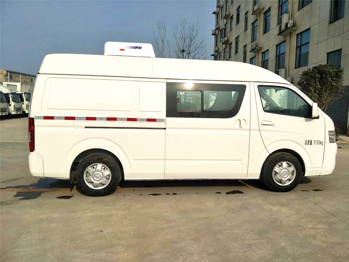 福田G7双排5座面包式冷藏车