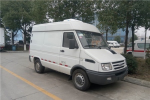 依维柯柴油面包冷藏车
