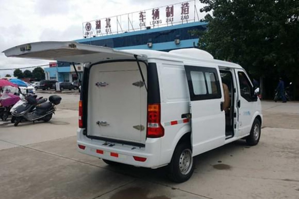 东风小康面包冷藏车