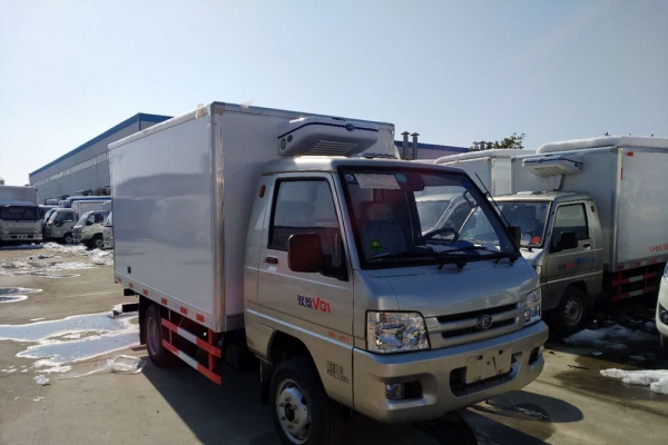 福田驭菱2.9米后双轮冷藏车