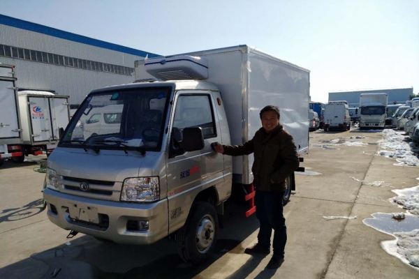 福田驭菱2.9米后双轮冷藏车