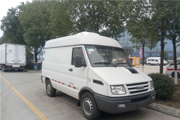 依维柯柴油面包冷藏车