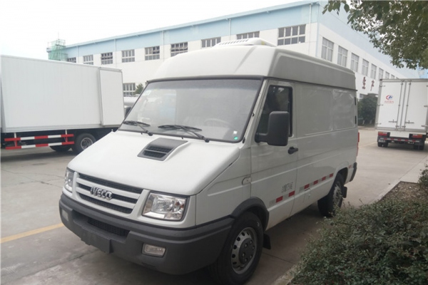 依维柯柴油面包冷藏车