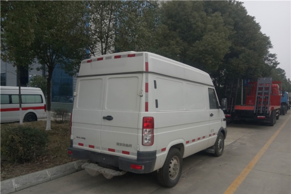 依维柯柴油面包冷藏车