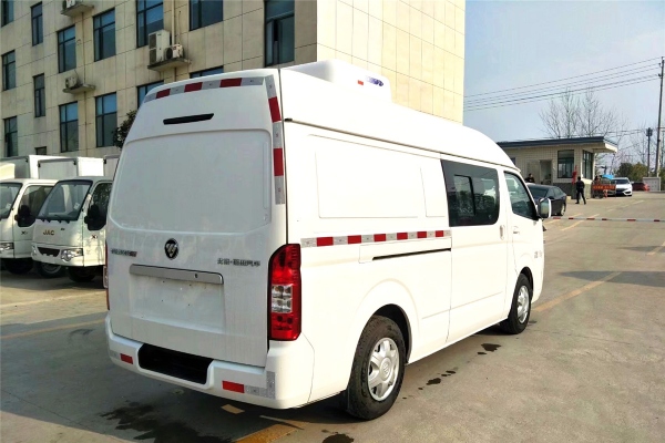 福田G7双排5座面包式冷藏车