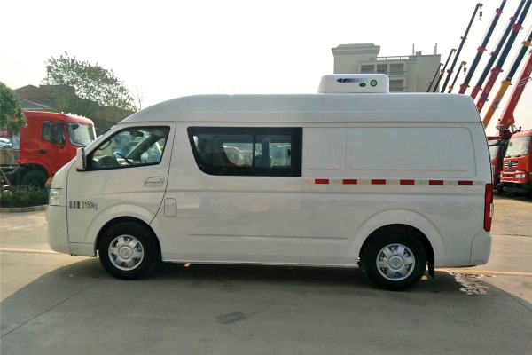 福田G7双排5座面包式冷藏车