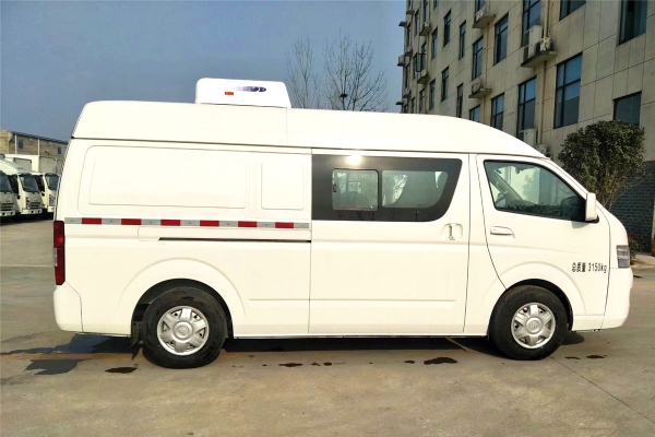 福田G7双排5座面包式冷藏车