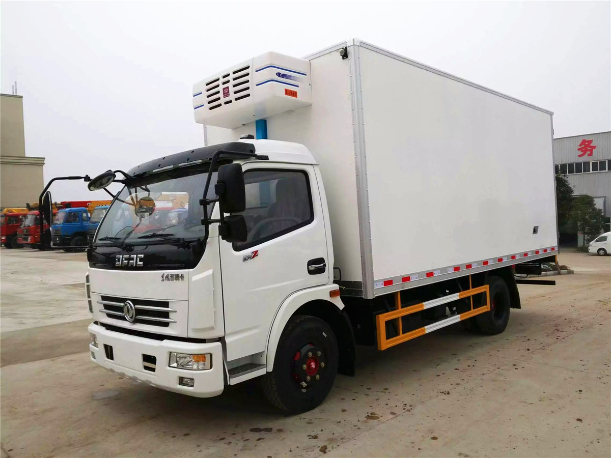 东风多利卡5.2米冷藏车