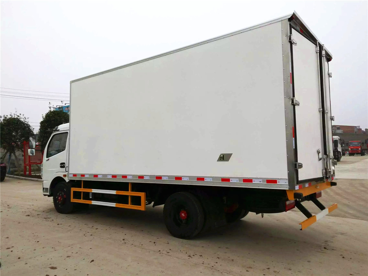 东风多利卡5.2米冷藏车