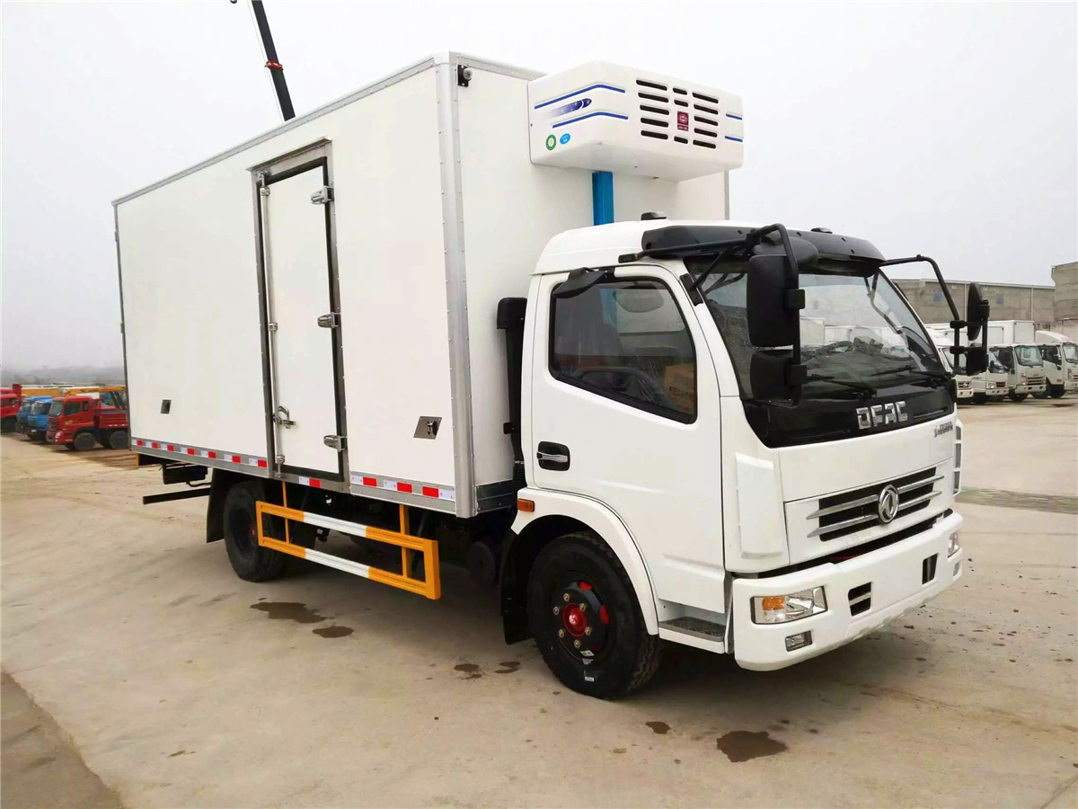 东风多利卡5.2米冷藏车