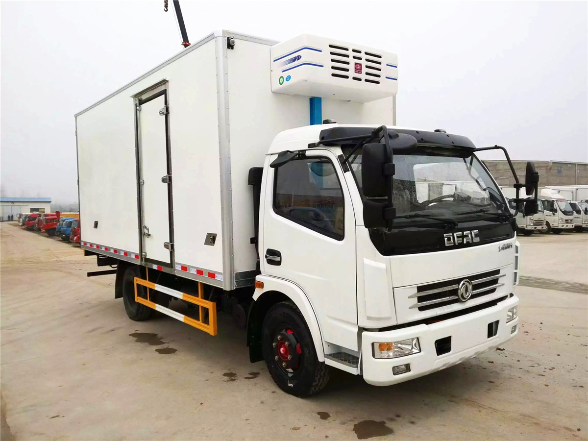 东风多利卡5.2米冷藏车