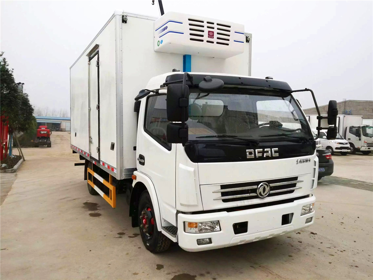 东风多利卡5.2米冷藏车