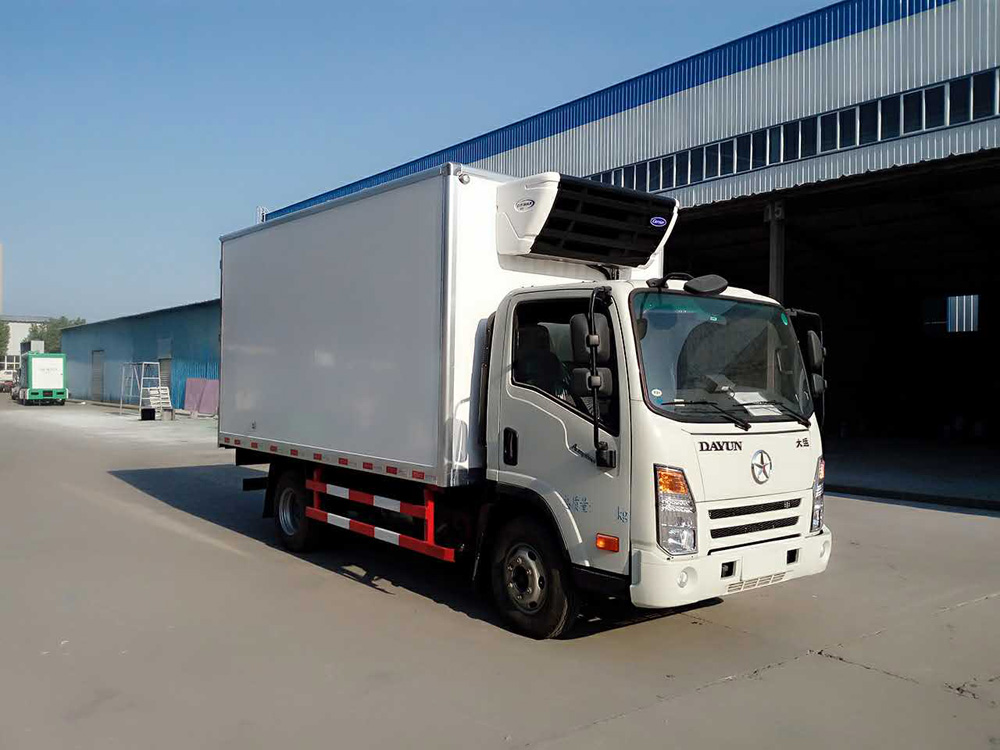 大运3.5米柴油后双轮冷藏车