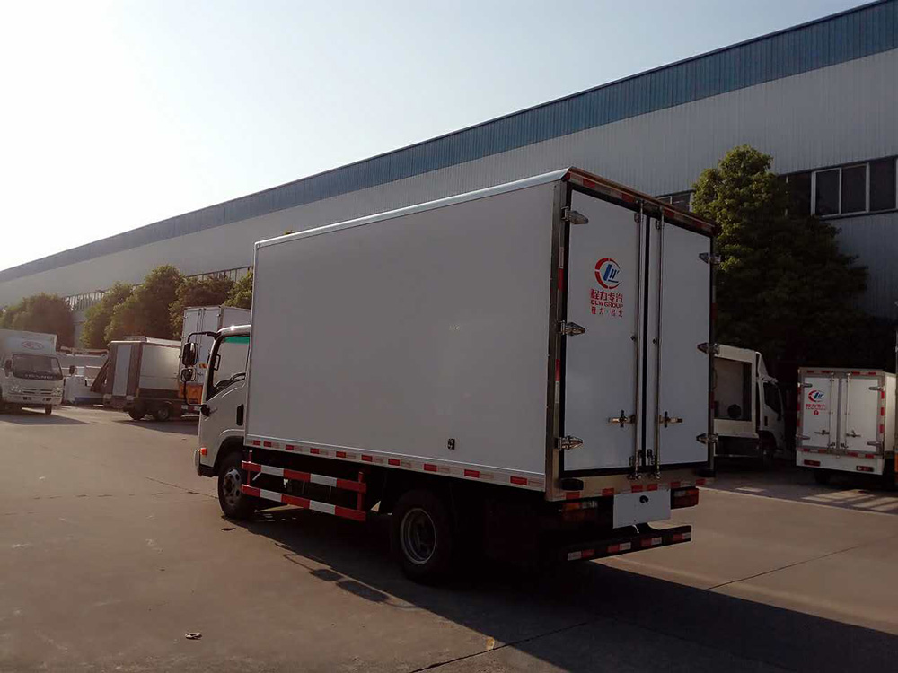大运3.5米柴油后双轮冷藏车