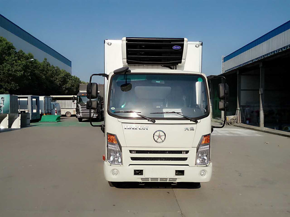 大运3.5米柴油后双轮冷藏车