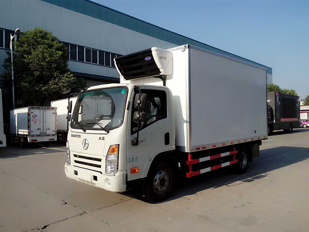大运3.5米柴油后双轮冷藏车