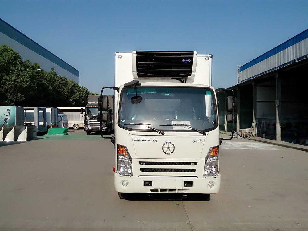 大运3.5米柴油后双轮冷藏车