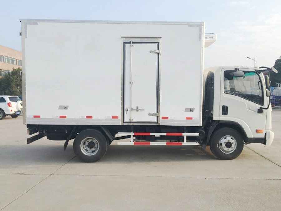 大运4.2米单排冷藏车