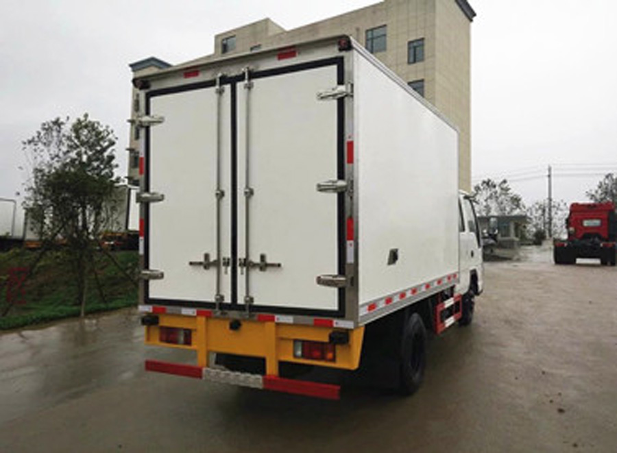 庆铃五十铃双排冷藏车