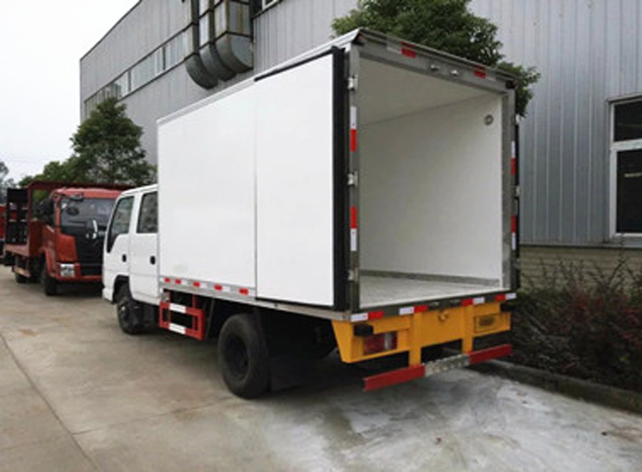 庆铃五十铃双排冷藏车