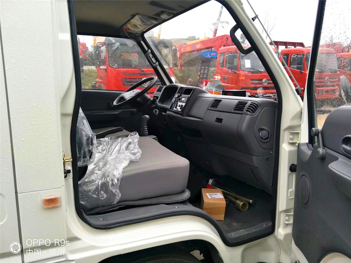 江铃双排五十铃冷藏车