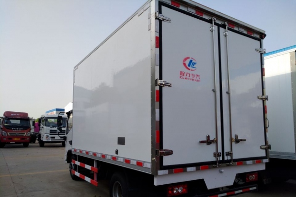 福田欧马可新款S3排半冷藏车