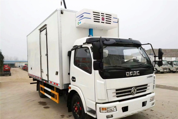 东风多利卡5.2米冷藏车