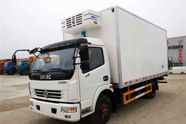 东风多利卡5.2米冷藏车