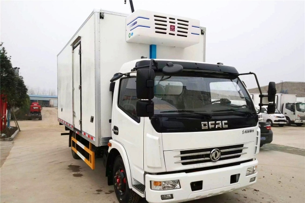 东风多利卡5.2米冷藏车
