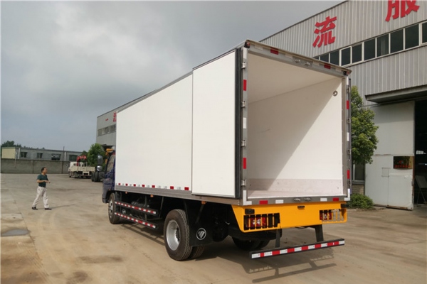 福田奥铃6.1米冷藏车