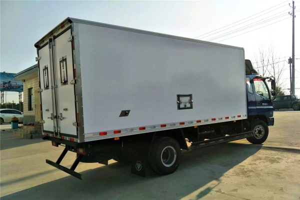 福田奥铃6.65米冷藏车