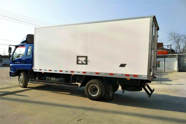 福田奥铃6.65米冷藏车