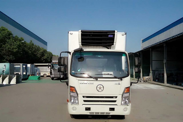 大运3.5米柴油后双轮冷藏车