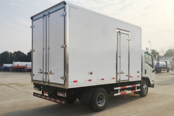 大运4.2米单排冷藏车