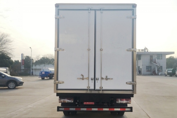 大运4.2米单排冷藏车