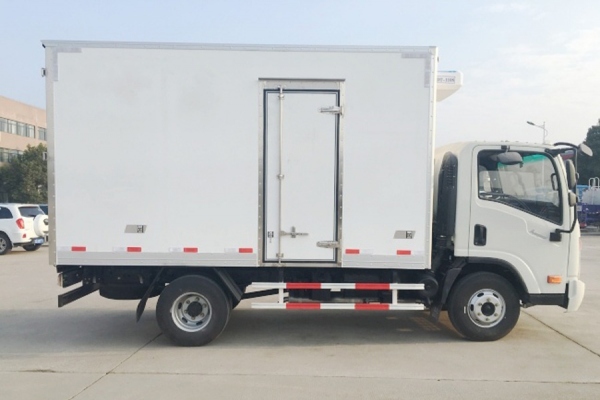 大运4.2米单排冷藏车