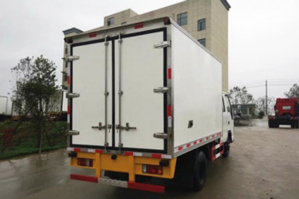 庆铃五十铃双排冷藏车