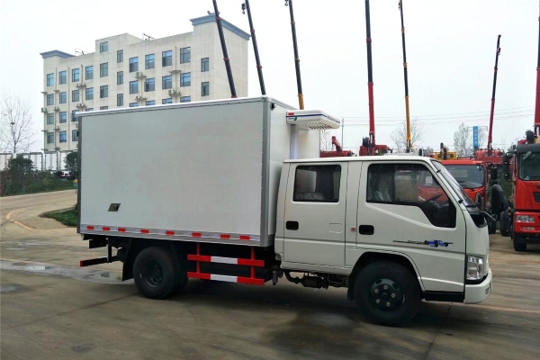 江铃双排五十铃冷藏车