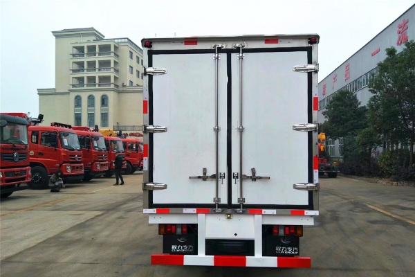 江铃双排五十铃冷藏车